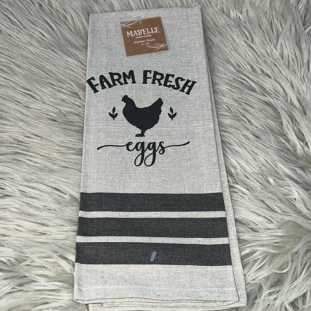 🐓 NWT Farm Fresh Eggs Kitchen Towel